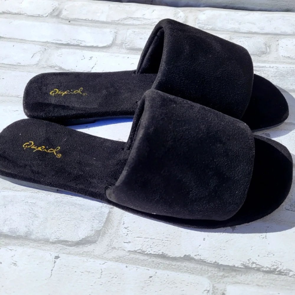Comfortable Black Stretch Slides - Picture 2 of 4